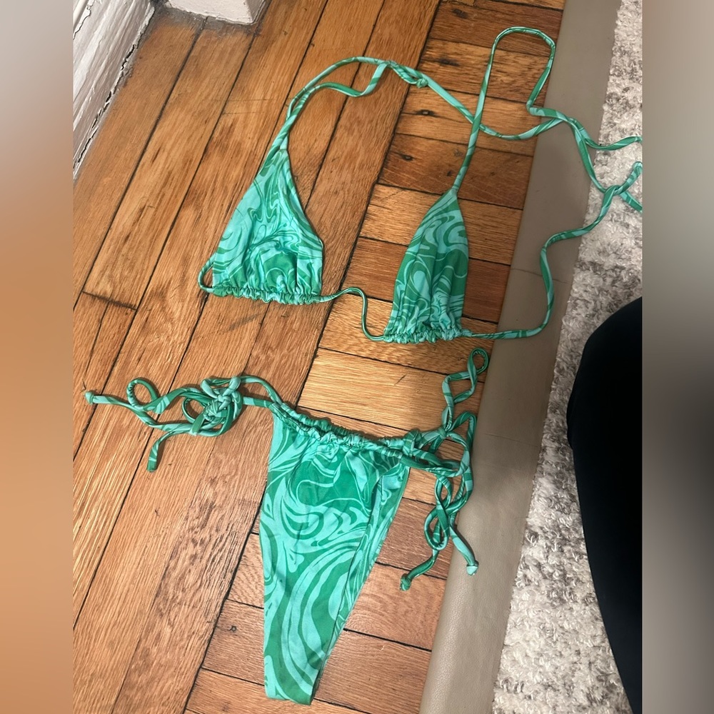 Frankie’s Bikini Naomi Oasaka collection